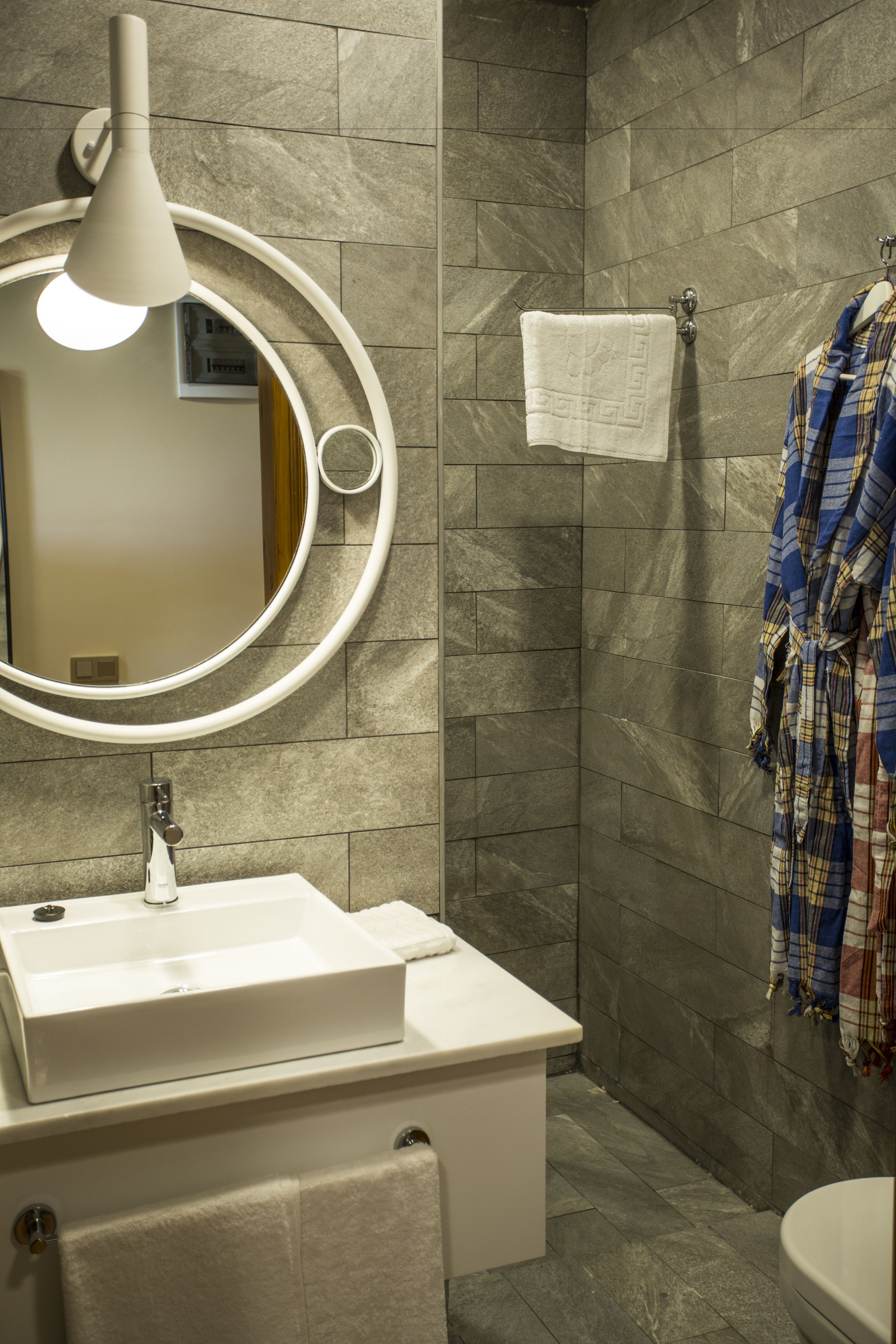 standard room (std9) | bathroom | shower, free toiletries, hair dryer, bathrobes