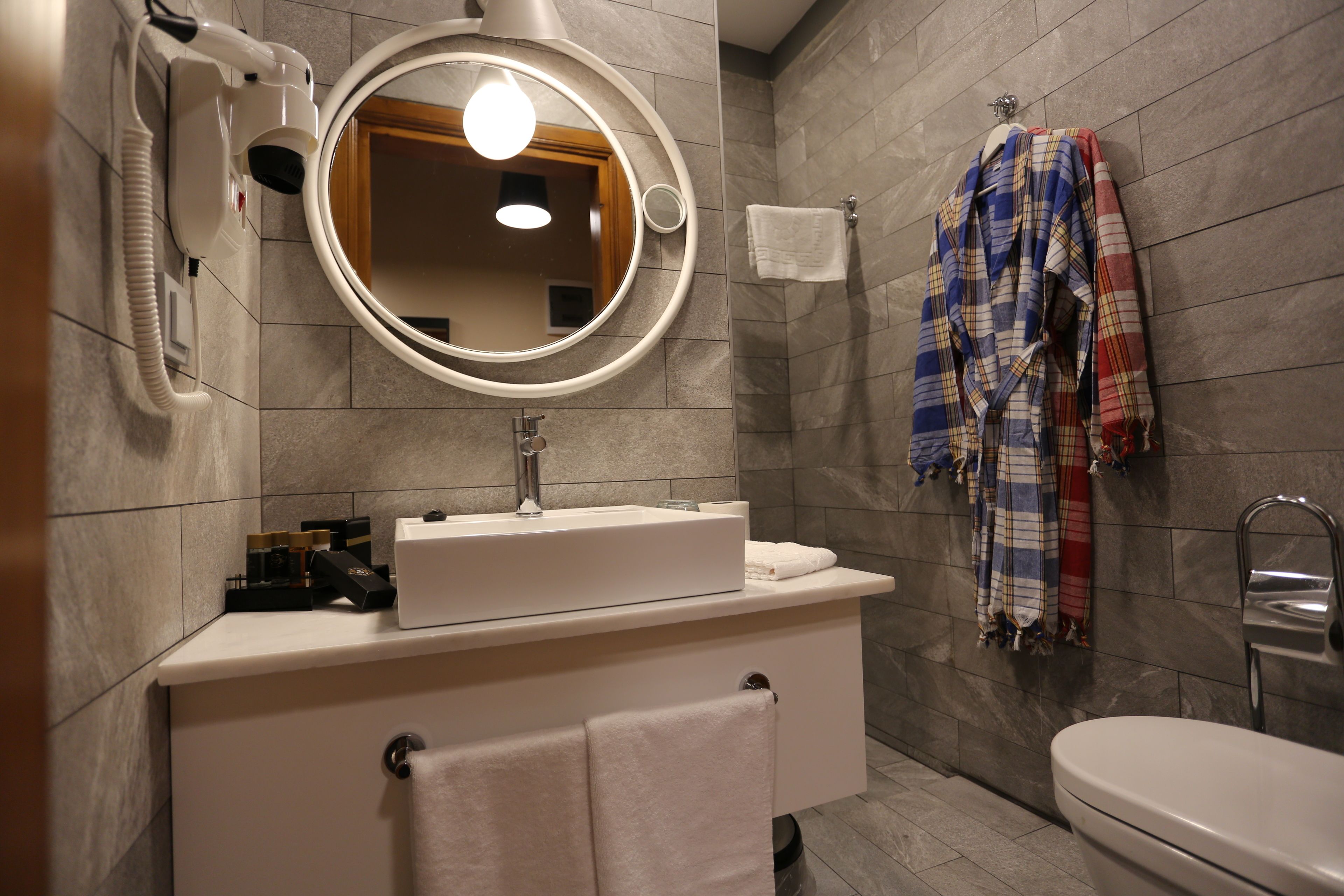 standard room (std9) | bathroom | shower, free toiletries, hair dryer, bathrobes