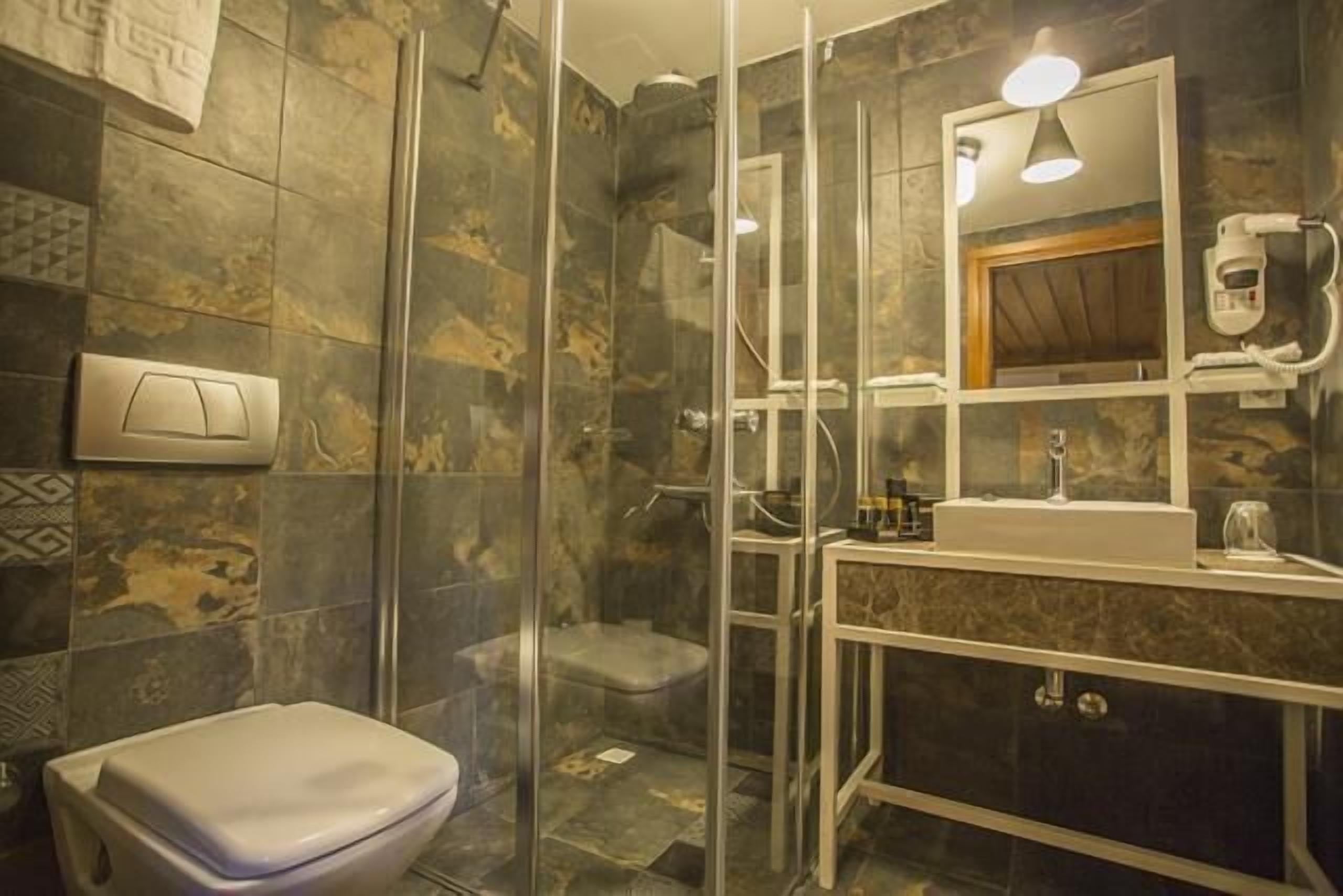 standard room (std2) | bathroom | shower, free toiletries, hair dryer, bathrobes
