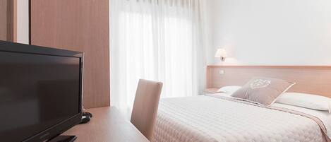 Cots/infant beds, rollaway beds, free WiFi