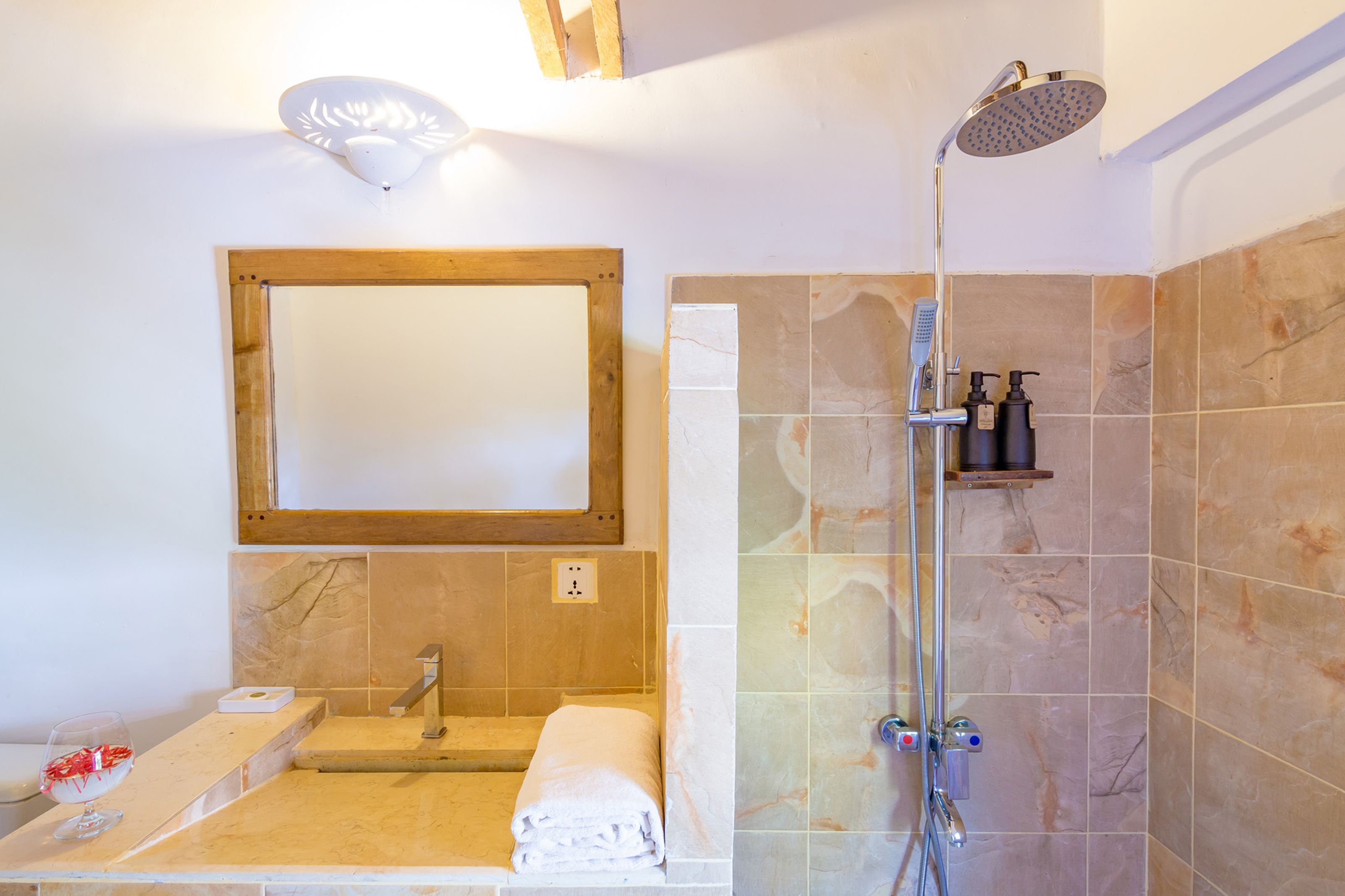 rainfall showerhead, free toiletries, hair dryer, slippers