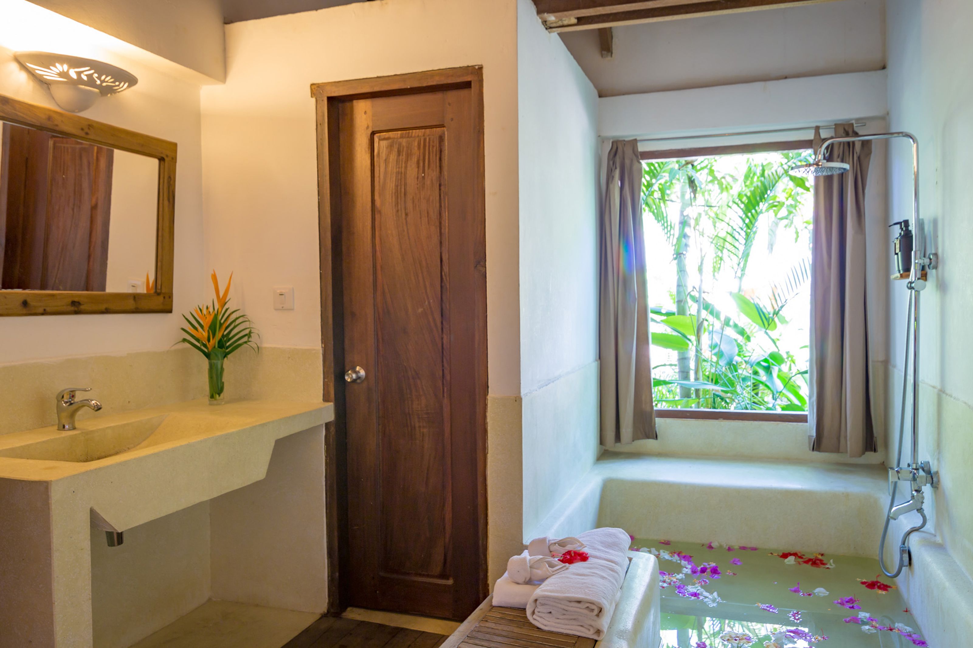 suite | bathroom sink