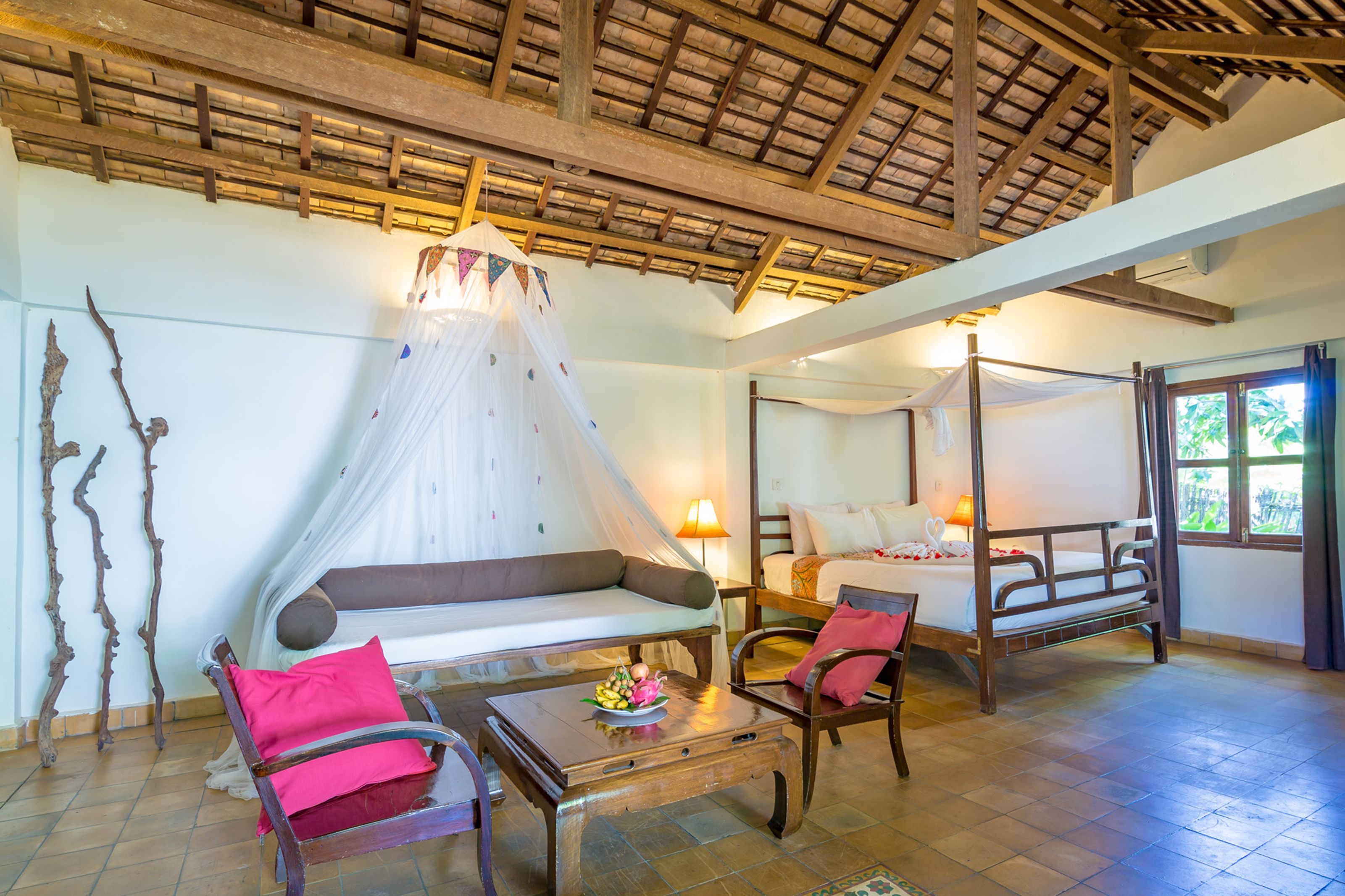 suite | minibar, in-room safe, desk, soundproofing