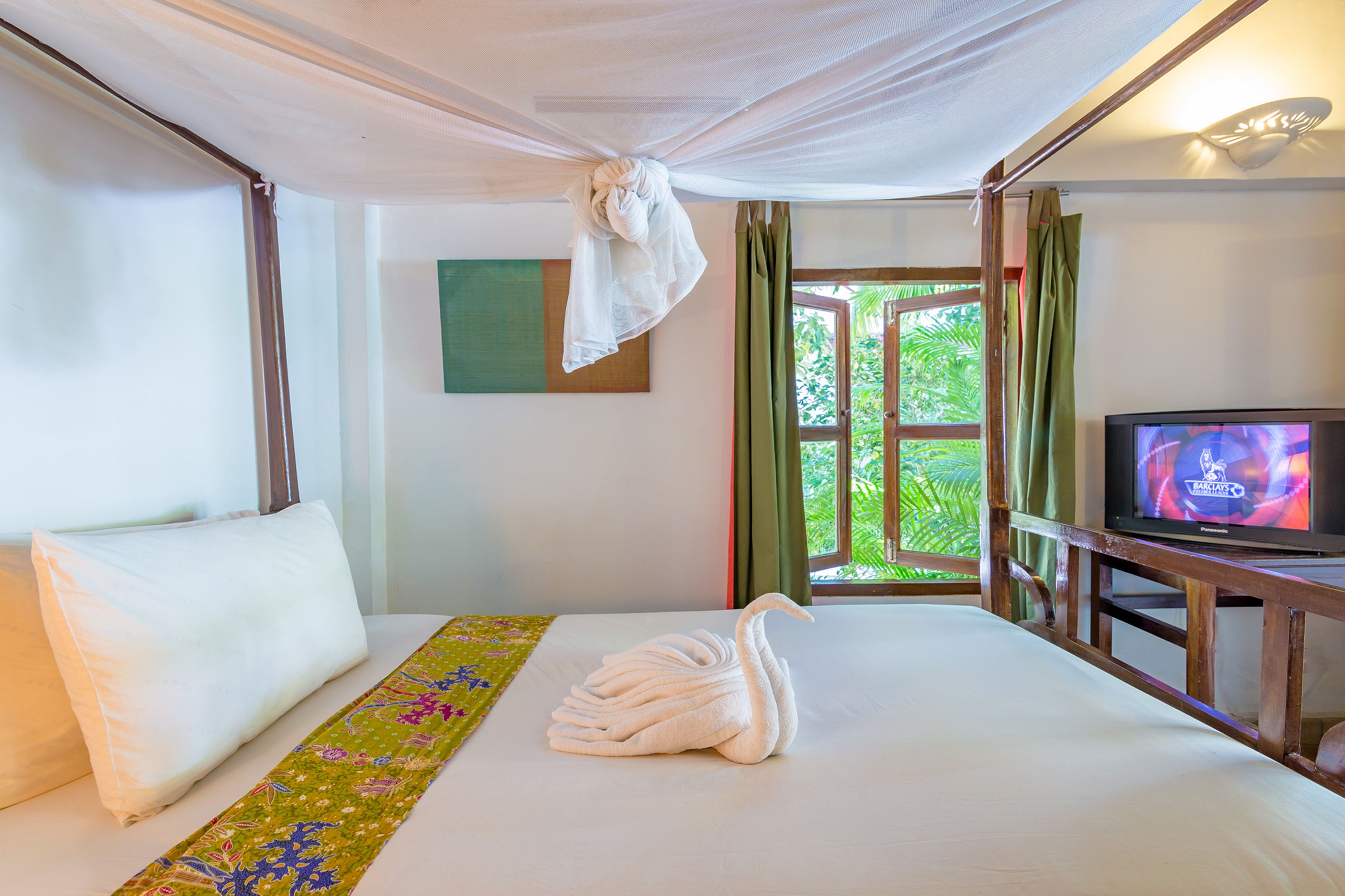 deluxe double room | minibar, in-room safe, desk, soundproofing