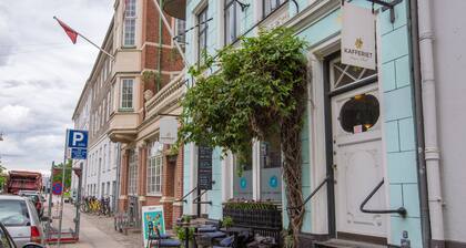 The Churchill 4 by Daniel&Jacobâs