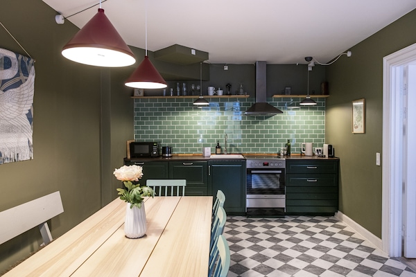 Apartment, 3 Bedrooms, Kitchen | Private kitchen | Fridge, microwave, oven, stovetop