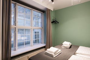 Apartment, 3 Bedrooms, Kitchen | 3 quartos, individualmente decorados, individualmente mobiliados