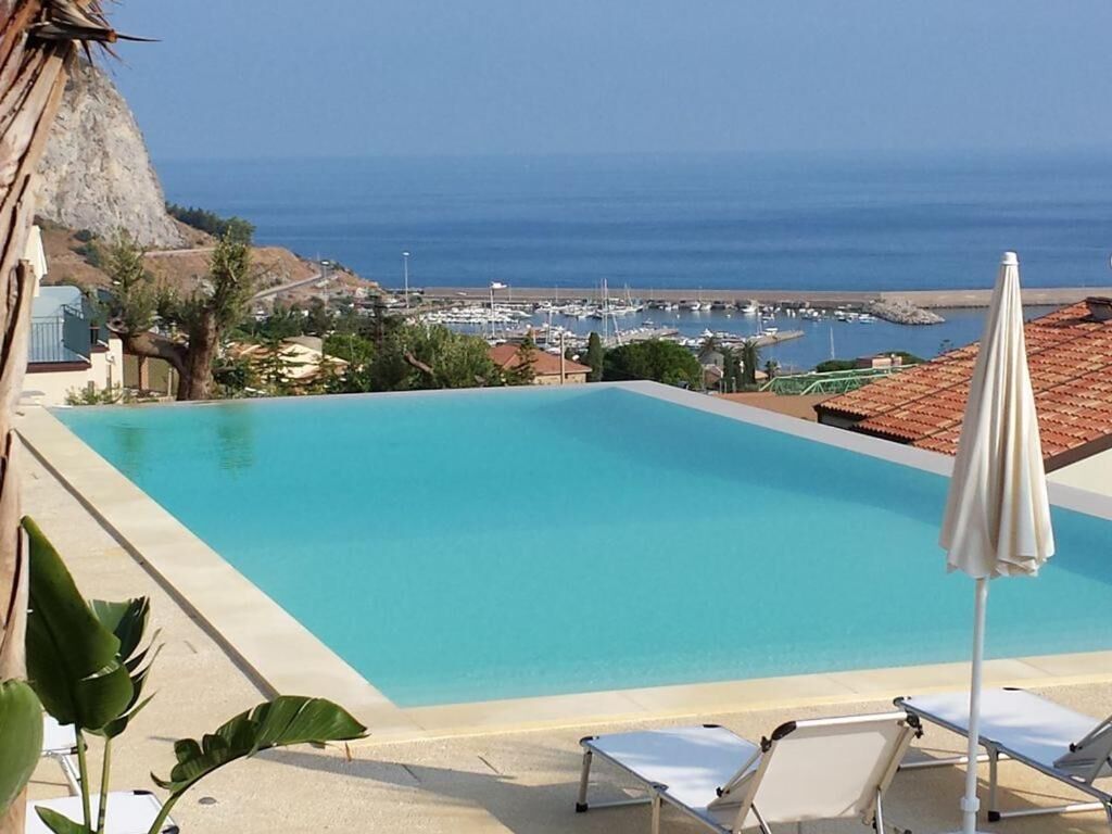 Piscine extérieure (ouverte en saison)