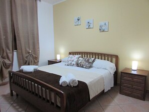 Leilighet, sjøutsikt | Strykejern/-brett, ekstrasenger (mot et tillegg) og wi-fi (inkludert)