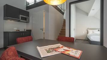 Superior Suite, 2 Bedrooms, Balcony | In-room dining