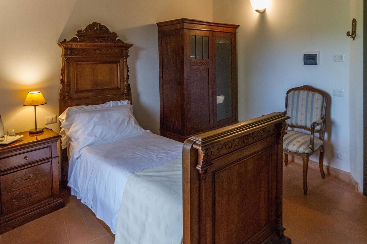 Premium bedding, individually decorated, individually furnished, desk