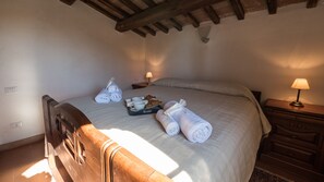 Premium bedding, individually decorated, individually furnished, desk