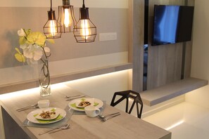 Suíte premium | Opções para refeição no quarto