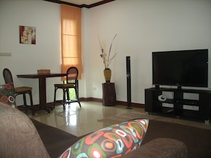 Apartment Duplex 2 Bedrooms | Living room | TV - BEA Apartment (Koh Samui)