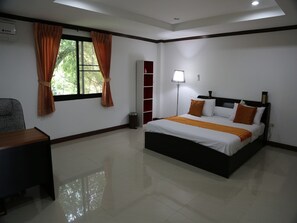 Apartment Duplex 2 Bedrooms | 객실 내 금고, 책상, 암막 커튼, 간이 침대