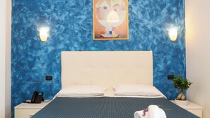 Quarto casal | Roupas de cama premium, cofres nos quartos, individualmente mobiliados