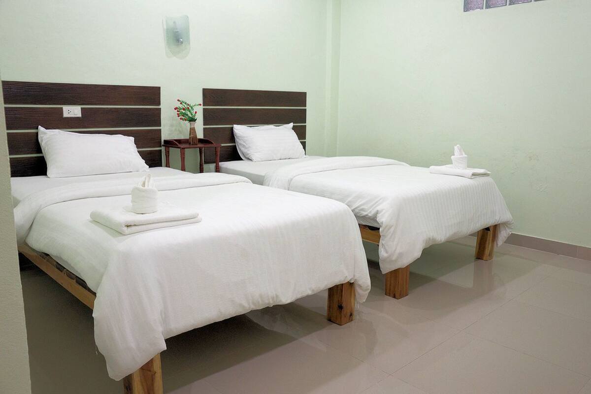 ห้องสแตนดาร์ดทวิน | โต๊ะทำงาน