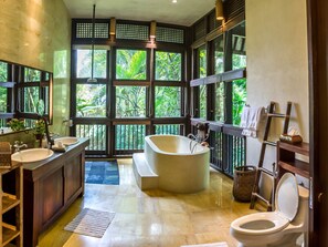 Villa Amertani Victoria Suite | Bathroom