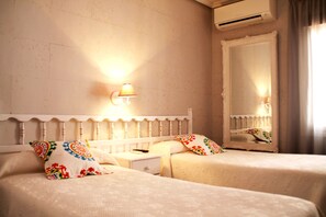 Twin Room | Langsir/tirai gelap terus