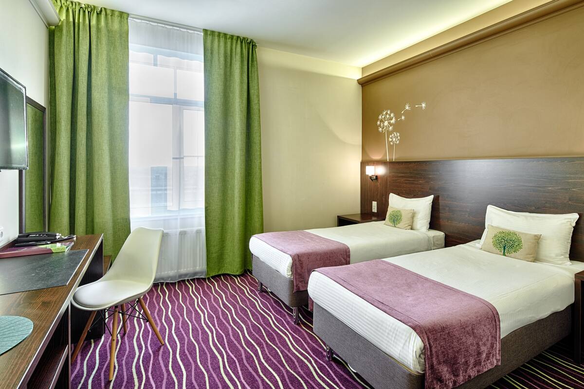 Quarto casal ou duplo superior | Cofres nos quartos, escrivaninha, quartos à prova de som, berços grátis