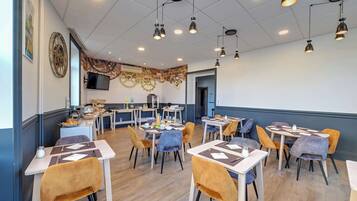 ๋งค์ผ ์ ๋ฝ์ ์์นจ ์์ฌ(1์ธ๋น EUR 12)