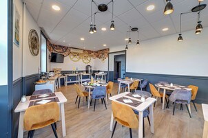 Petit déjeuner continental servi tous les jours en supplément