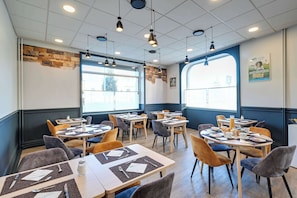 Daily continental breakfast for a fee - Brit Hotel Roanne - Le Grand Hotel (Roanne)