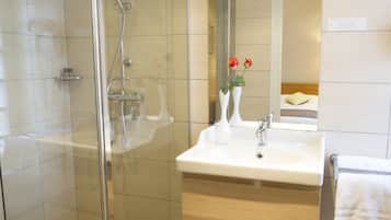 Superior Double Room | Bathroom