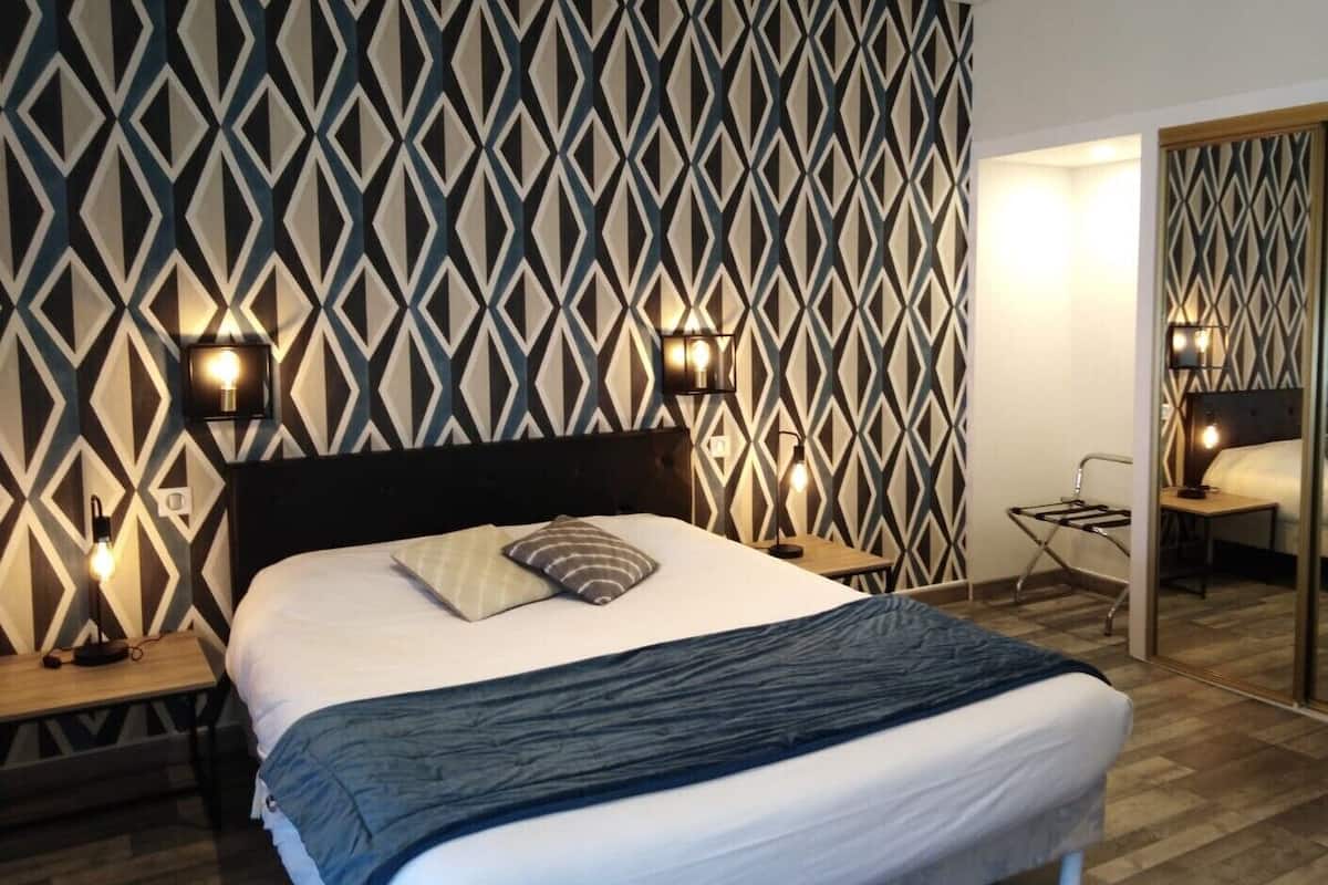 1 bedroom, premium bedding, minibar, desk