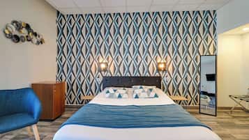 Premium bedding, minibar, desk, iron/ironing board