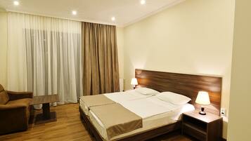 Superior Twin Room | Desk, iron/ironing board, rollaway beds, free WiFi