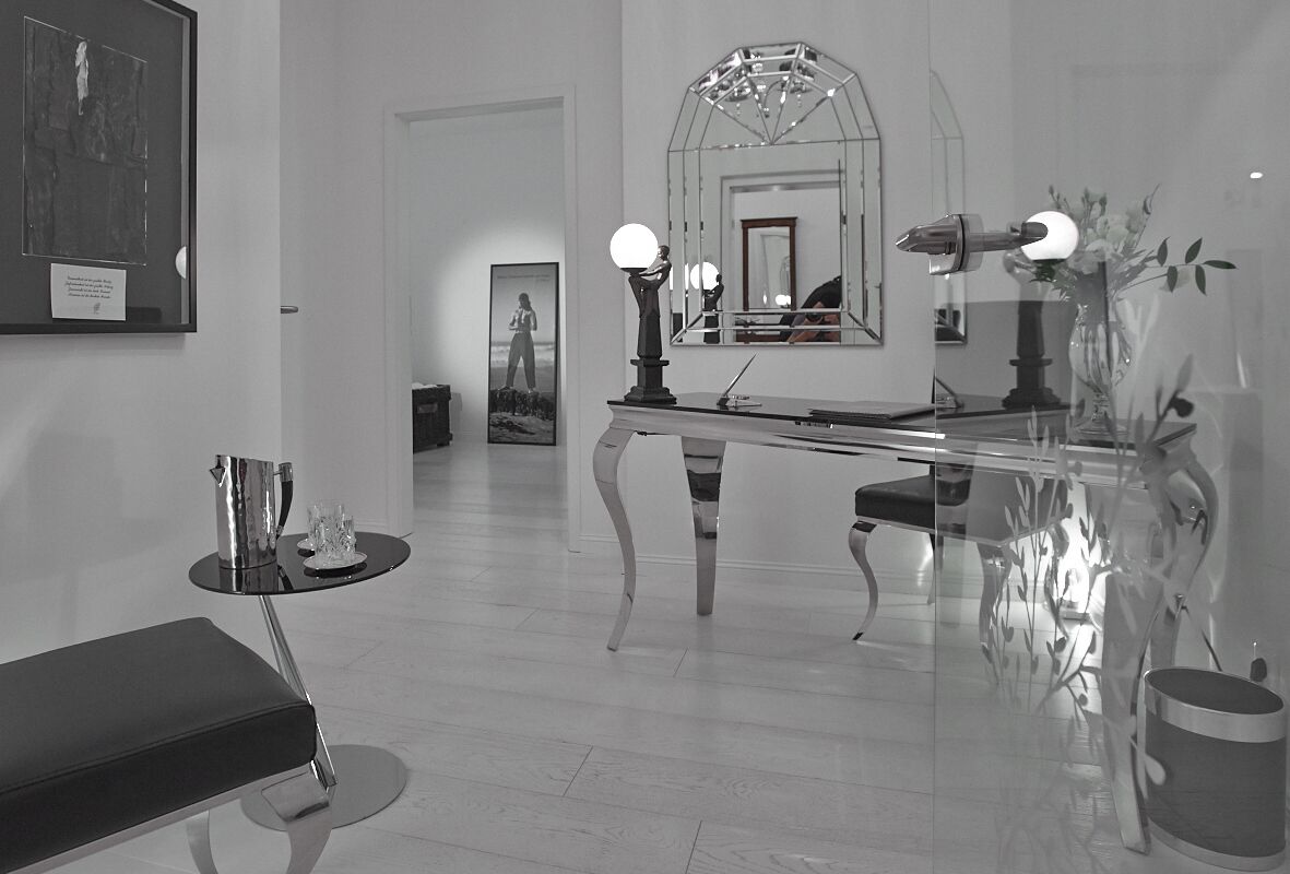 sauna, body treatments, aromatherapy, hot stone massages, body scrubs