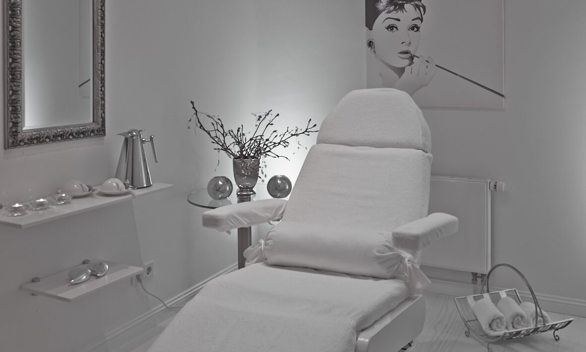 sauna, body treatments, aromatherapy, hot stone massages, body scrubs