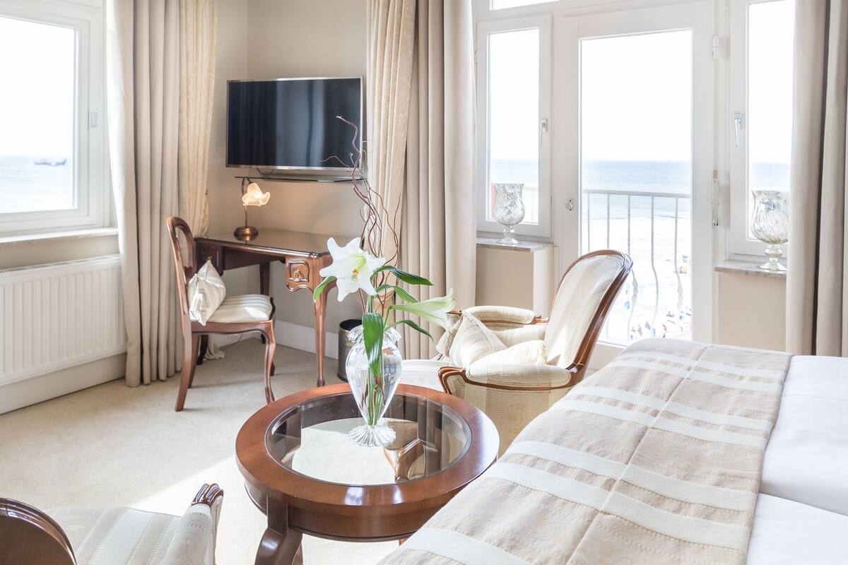 double room, sea view | minibar, in-room safe, desk, free wifi