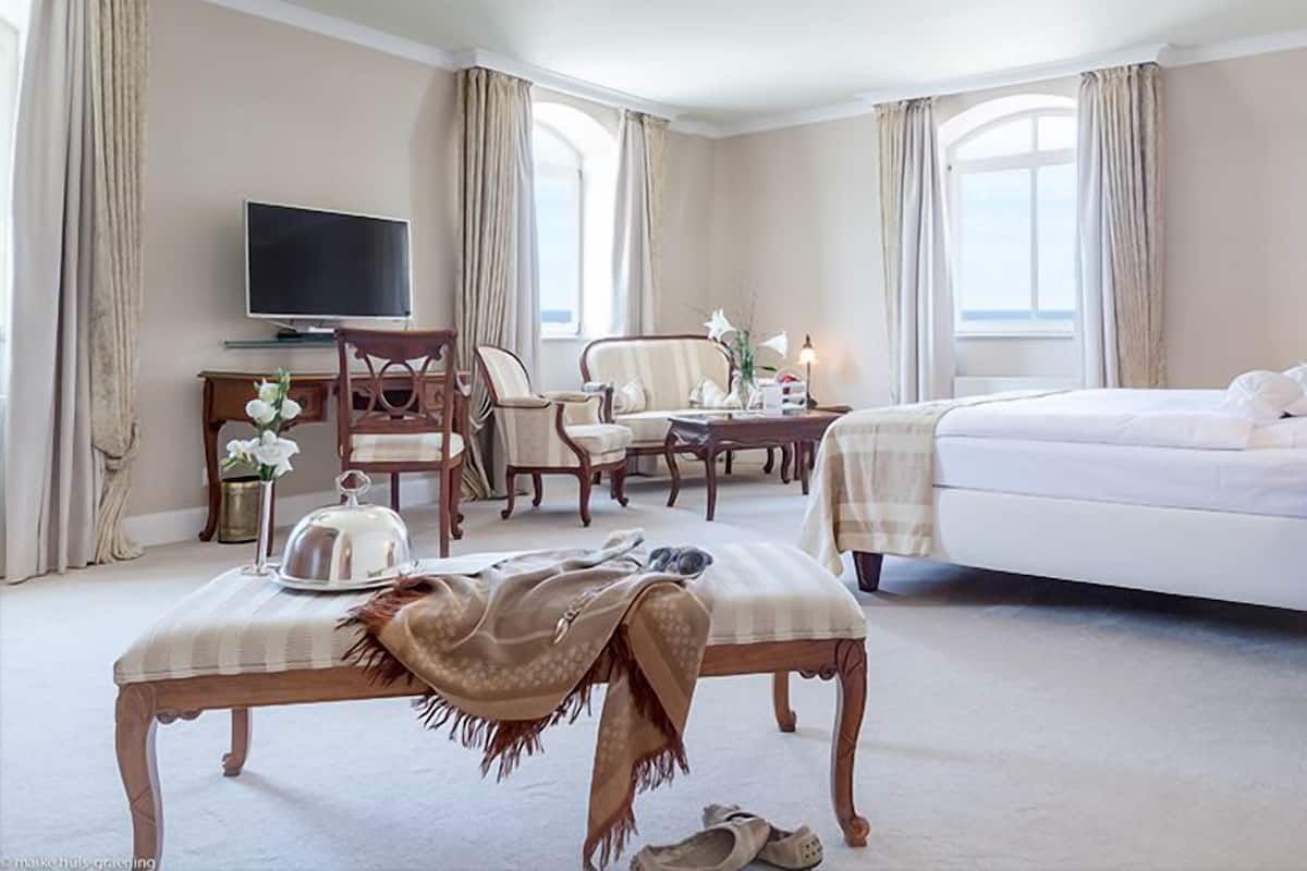 1 bedroom, minibar, in-room safe, desk