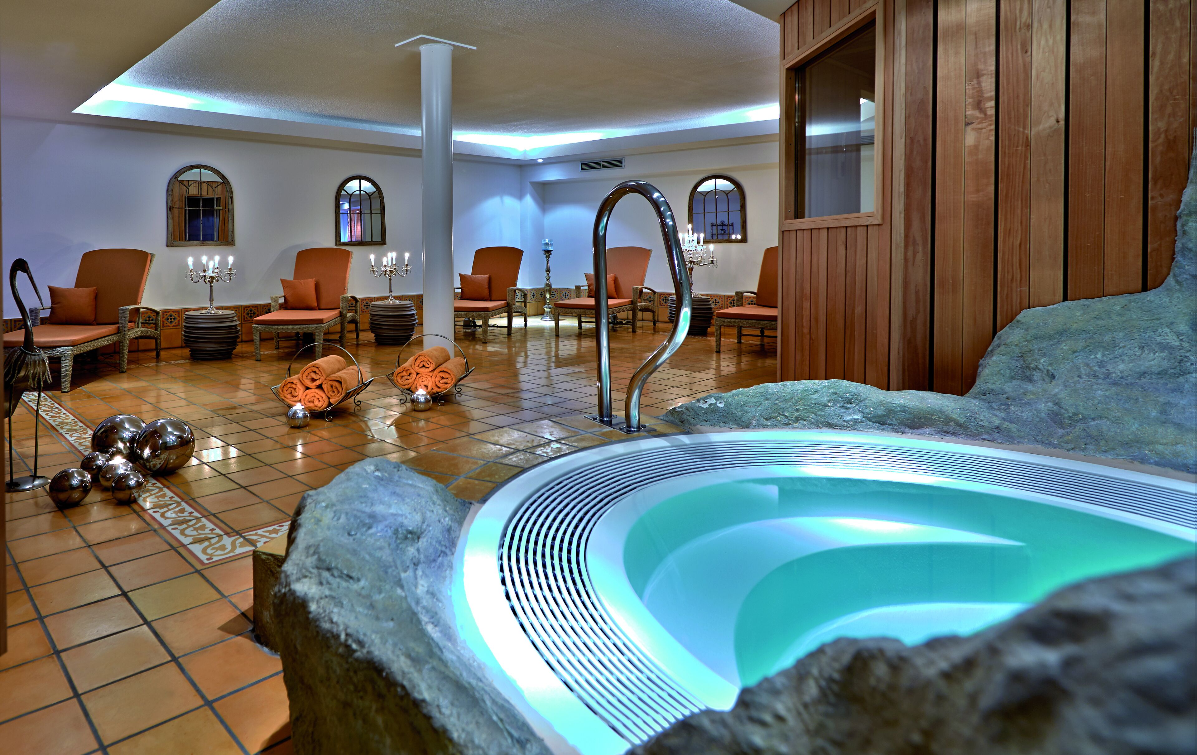 sauna, body treatments, aromatherapy, hot stone massages, body scrubs