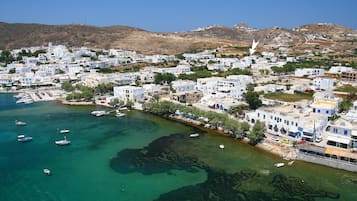 Trên bãi biển, cát trắng, quán bar trên bãi biển