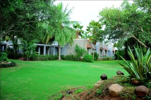Garden - KSTDC Hotel Mayura Bhuvaneshwari (Hospet)