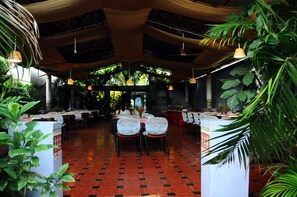 International cuisine - KSTDC Hotel Mayura Bhuvaneshwari (Hospet)