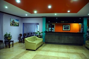 Área de estar no saguão
