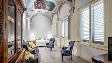 Deluxe Suite, Garden View | Premium bedding, in-room safe, desk, soundproofing