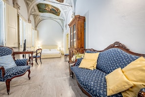 Premium bedding, in-room safe, desk, soundproofing