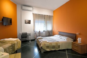 Suite junior | Ropa de cama de alta calidad y caja de seguridad en la habitación 