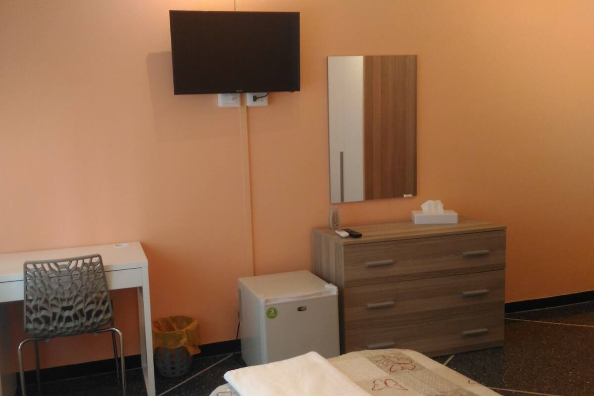 Single Room | Premium bedding, in-room safe, desk, blackout drapes