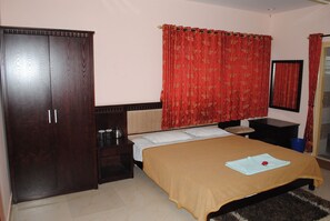 Minibar, soundproofing, rollaway beds, free WiFi - KSTDC Hotel Mayura Velapuri (Belur)