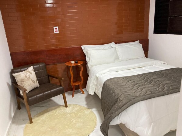 Minibar, espace de travail pour ordinateur portable, rideaux occultants