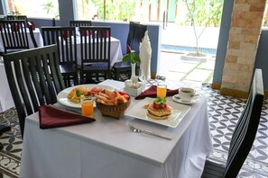 Frühstück, Mittagessen und Abendessen