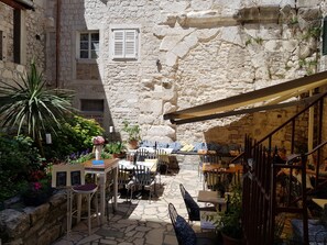 Dagelijks à la carte ontbijt (EUR 8.0 per persoon)