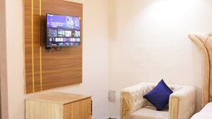 Unclassified image, 5 of 22, button - De' Bliss Hotel and Suites (Lagos)