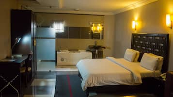 Linton Host | In-room safe, desk, laptop workspace, blackout curtains